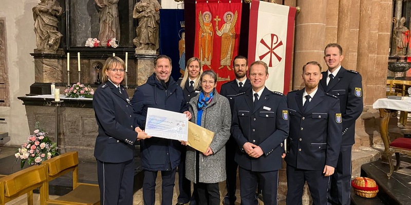 POL-OF: Polizei spendet für Kinder suchterkrankter Eltern - Foto: presseportal.de