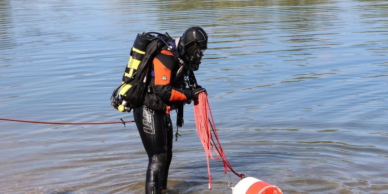 FW-LEV: Person aus Wupper gerettet - Foto: presseportal.de