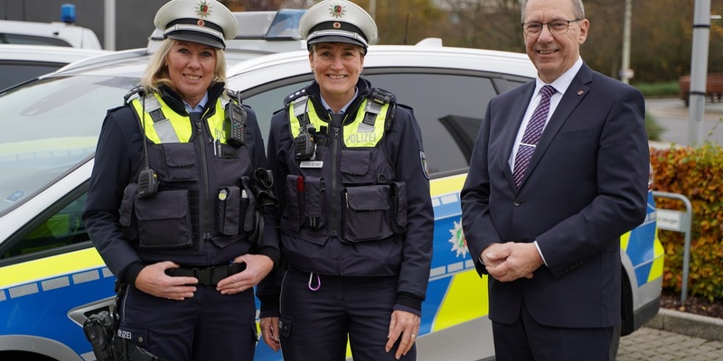 POL-GM: Landrat begrüßt zwei neue Bezirksdienstbeamtinnen in Wiehl - Foto: presseportal.de