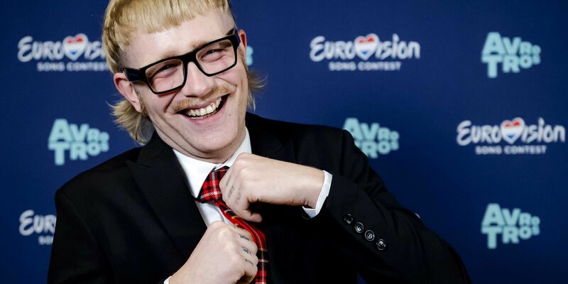 Joost Klein bei der Präsentation des niederländischen Beitrags zum Eurovision Song Contest 2024. - Foto: Robin Van Lonkhuijsen/ANP/dpa