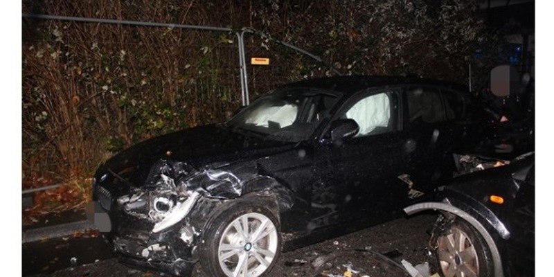 POL-ME: Blumenkübel übersehen: 34-jährige Wülfratherin nach Kollision schwer verletzt - Ratingen - 2312036 - Foto: presseportal.de