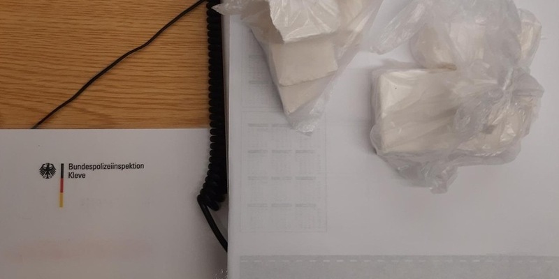 BPOL NRW: Fahndungserfolg des grenzüberschreitenden Polizeiteams; 20-Jähriger mit 620 Gramm Kokain auf der Bundesautobahn A 3 festgenommen - Foto: presseportal.de
