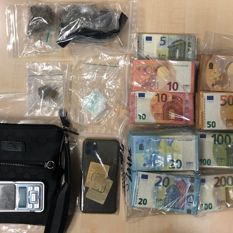 POL-K: 231211-2-K Kontrolle am Neumarkt - Bargeld und Drogen sichergestellt - Foto: presseportal.de