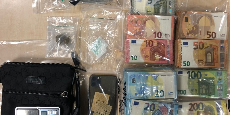 POL-K: 231211-2-K Kontrolle am Neumarkt - Bargeld und Drogen sichergestellt - Foto: presseportal.de