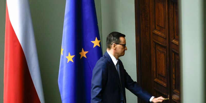 Polens amtierender Ministerpräsident Mateusz Morawiecki ist mit seinem neuen Kabinett im Parlament wie erwartet gescheitert. - Foto: Czarek Sokolowski/AP/dpa