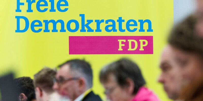 «Soll die FDP die Koalition mit SPD und Grünen als Teil der Bundesregierung beenden?» - Diese Frage sollen nun die FDP-Mitglieder beantworten. - Foto: Friso Gentsch/dpa