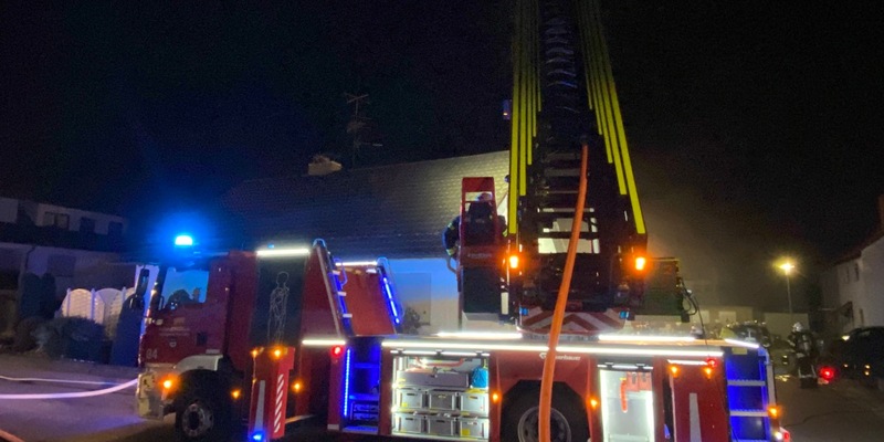 FW RPK: ERSTMELDUNG - Massiver Kellerbrand in Bobenheim-Roxheim - Foto: presseportal.de