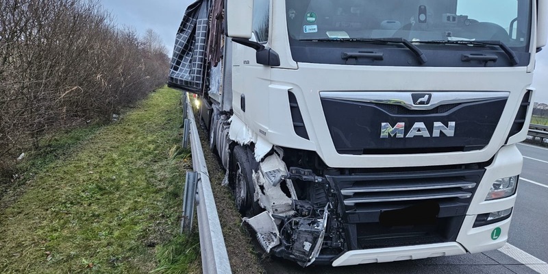 FW-ROW: LKW Unfall auf der Autobahn A 1 - Foto: presseportal.de