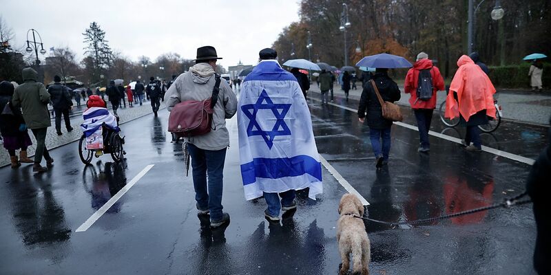 Viele Jüdinnen und Juden sind in jüngster Zeit besorgt um ihre Sicherheit in Deutschland. - Foto: Carsten Koall/dpa