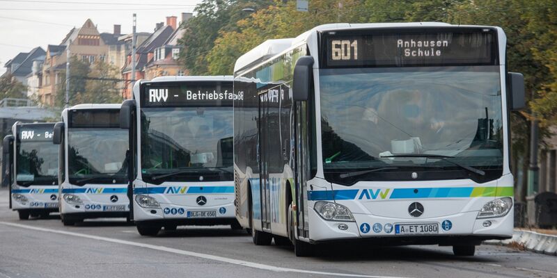 Der Augsburger Verkehrs- und Tarifverbund hebt seine Preise um durchschnittlich 12,7 Prozent an. - Foto: Stefan Puchner/dpa