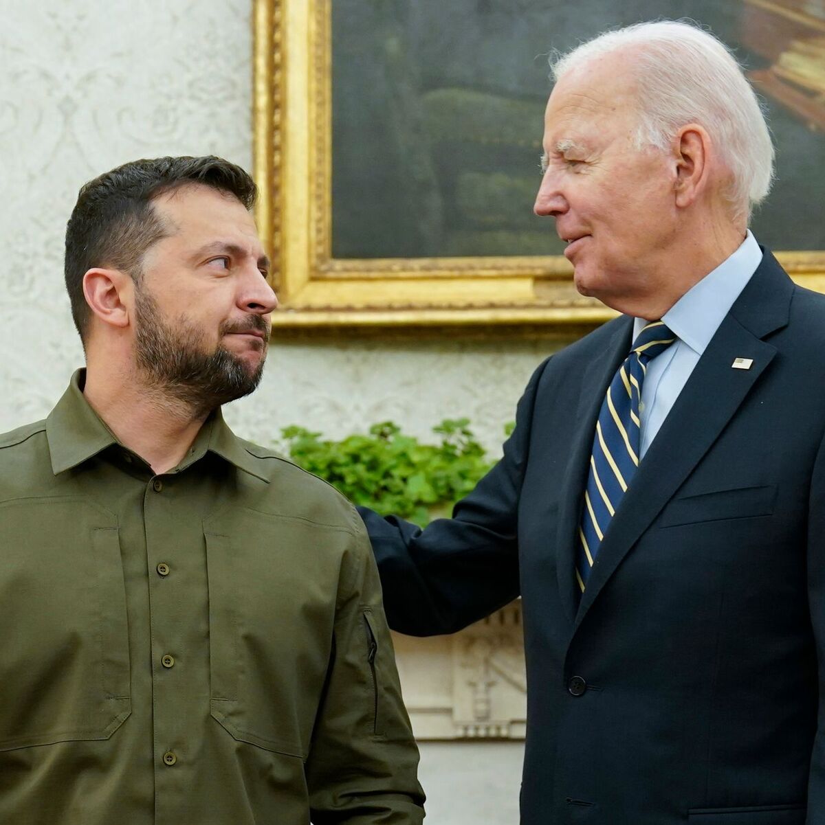 US-Präsident Joe Biden (r) empfängt  den ukrainischen Präsidenten Wolodymyr Selenskyj. - Foto: Evan Vucci/AP/dpa