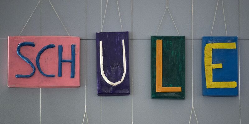 «Die meisten Fähigkeiten, wie zum Beispiel die meisten Buchstaben des Alphabets erkennen oder einige Wörter lesen zu können, sind in Deutschland schlechter ausgeprägt als im Mittel der EU», sagen Bildungsforscher. - Foto: Fabian Sommer/dpa