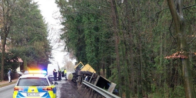 POL-HK: Soltau: Einbruch; Schneverdingen: Drogeneinfluss; Soltau: Täter geflüchtet - Zeugen gesucht; Schneverdingen: Graffiti; Munster: Unfall; Soltau: Sattelzug landet auf der Seite (Foto) - Foto: presseportal.de