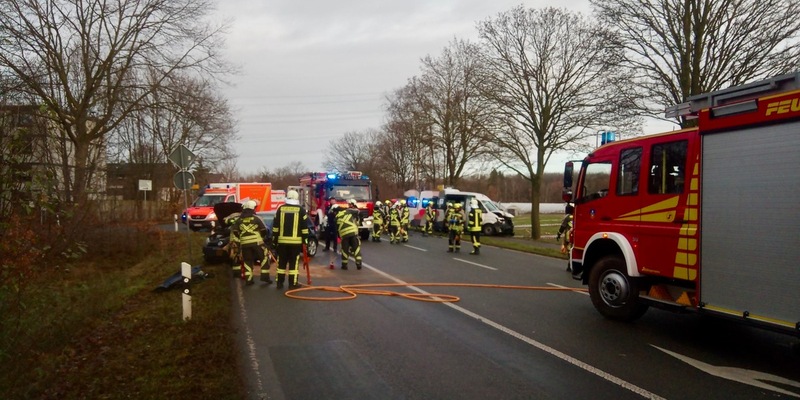 FW Hünxe: Technische Rettung nach Verkehrsunfall mit vier Verletzten - Foto: presseportal.de