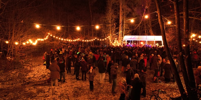 FW Norderstedt: Waldweihnacht der Freiwilligen Feuerwehr Garstedt - Foto: presseportal.de