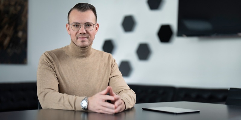 Dariusch Hosseini von Proper API: Wie ausländische IT-Spezialisten ihren Vermögensaufbau in Deutschland effizient betreiben - Foto: presseportal.de