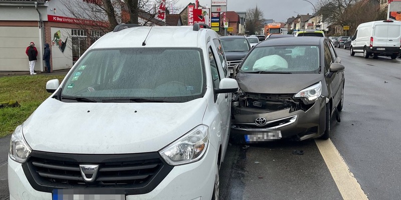 POL-HX: Hoher Sachschaden bei Unfall in Scherfede-Rimbeck - Foto: presseportal.de