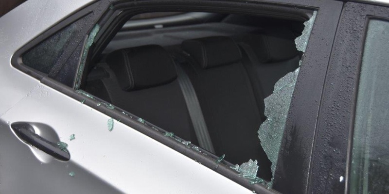 POL-LG: ++ Dannenberg - Diverse Fahrzeuge aufgebrochen und beschädigt (Bild) ++ Lüneburg - Falscher Polizeibeamter - Keine Geldübergabe ++ Uelzen - Verkehrsunfall - Fußgängerin leicht verletzt ++ - Foto: presseportal.de