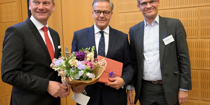 Technologievielfalt für Nutzfahrzeuge: Politik muss Leitplanken liefern / 21. Berliner Automobildialog: Dr. Konrad in den Ruhestand verabschiedet - Foto: presseportal.de