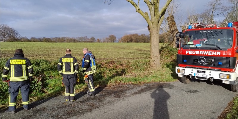 FW-Schermbeck: Unklare Flüssigkeit in Graben - Foto: presseportal.de