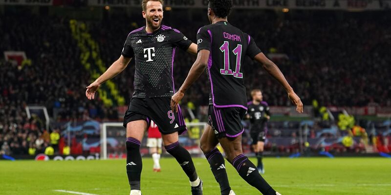 Mit einem Traumpass bereitete Münchens Harry Kane (l) den Treffer von Torschütze Kingsley Coman vor. - Foto: Martin Rickett/PA Wire/dpa