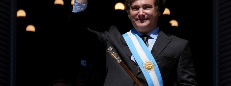 Argentiniens Präsident Javier Milei hatte die Wahl mit radikalen Forderungen nach einer wirtschaftlichen und politischen Kehrtwende gewonnen. - Foto: Matilde Campodonico/AP/dpa