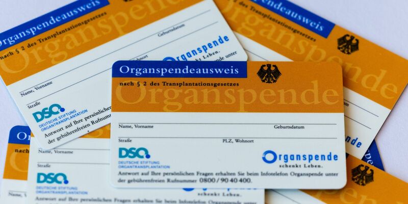 Um mehr Menschen als potenzielle Organspender zu gewinnen, haben zwei Wirtschaftswissenschaftler eine Lotterie vorgeschlagen. - Foto: Rolf Vennenbernd/dpa
