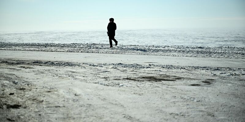 Zum fünften Mal in den vergangenen 34 Jahren ist höchste Punkt der Eisdecke in Grönland geschmolzen. - Foto: Britta Pedersen/dpa