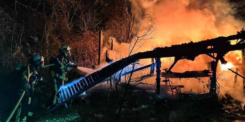 FW-BO: Laubenbrand in Langendreer am Mittwochmorgen - Foto: presseportal.de