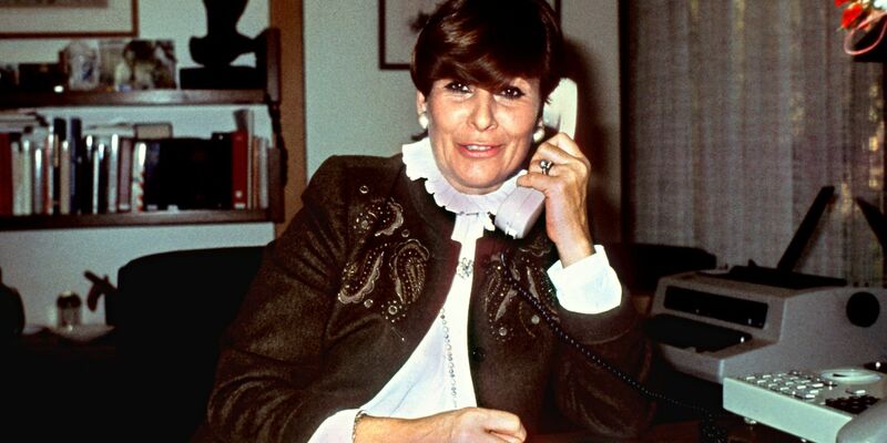 Juliane Weber in ihrem Bonner Arbeitszimmer im November 1979. - Foto: Heinrich Sanden/dpa