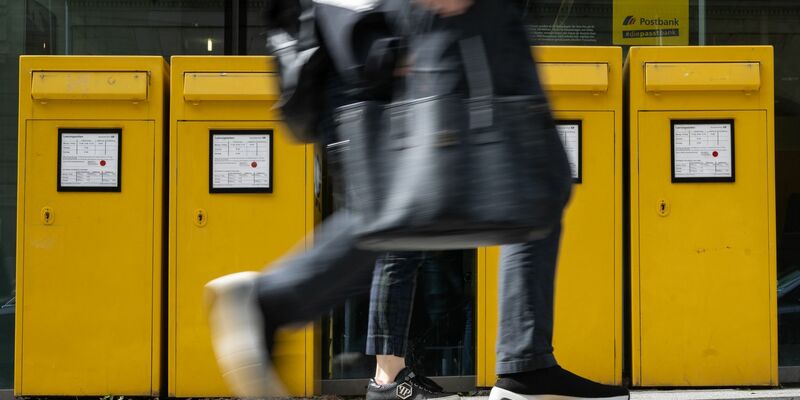 Die Bundesnetzagentur rechnet in diesem Jahr bis zum Jahresende mit mehr als 40.000 Post-Beschwerden. - Foto: Marijan Murat/dpa