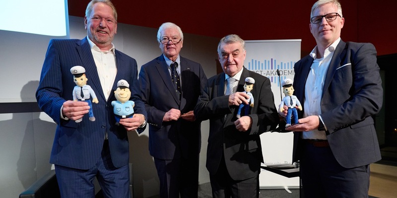 POL-E: Brost Stiftung und Verein Polizist Anton e.V. - Zwei starke Partner unterstützen Essener Kinder - Foto: presseportal.de