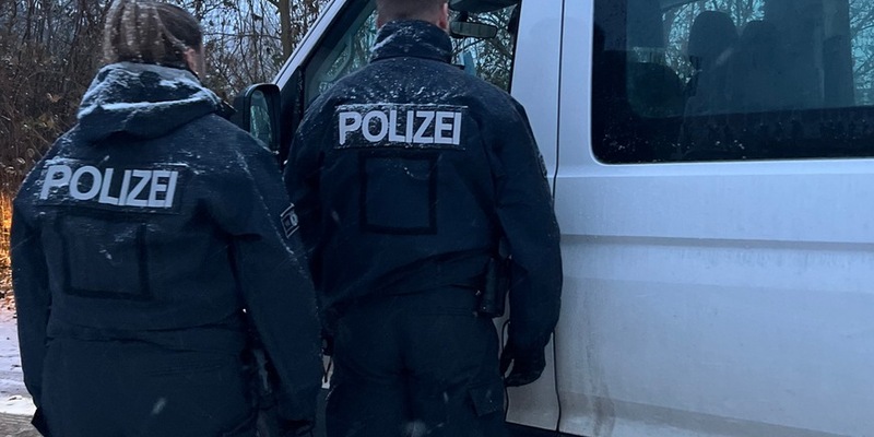 POL-CUX: Unangekündigte Kontrolle der Schülerbeförderung durch Polizei und Landkreis (Lichtbild in der Anlage) - Foto: presseportal.de
