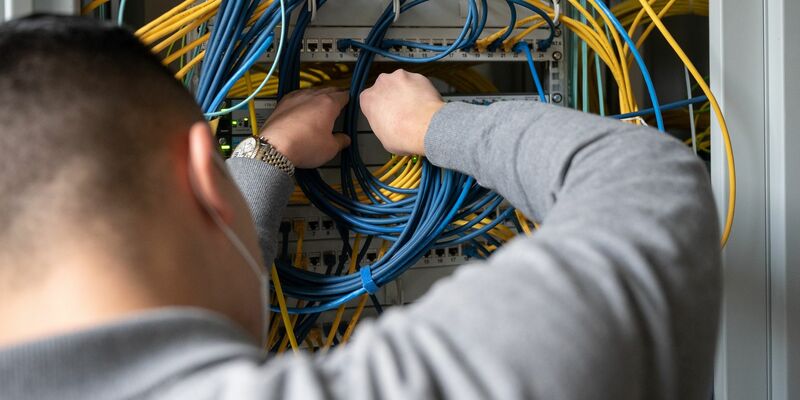 Auf dem Ausbildungsmarkt zeigen sich erste Lichtblicke. - Foto: Sebastian Gollnow/dpa