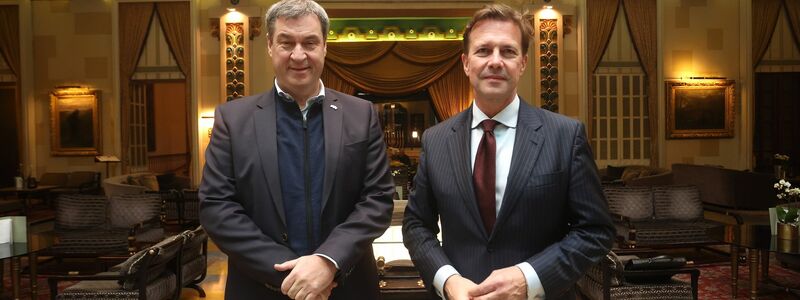 Bayerns Ministerpräsidentv Markus Söder (l) und Botschafter Steffen Seibert im King David Hotel in Tel Aviv. - Foto: Karl-Josef Hildenbrand/dpa