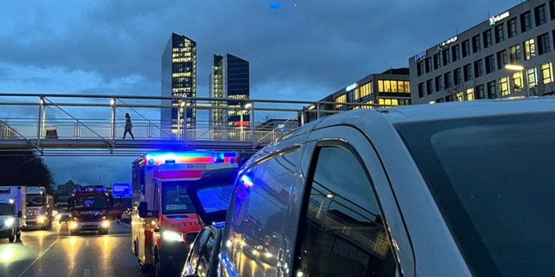 FW-M: Verkehrsunfall mit fünf beteiligten PKW (Freimann) - Foto: presseportal.de