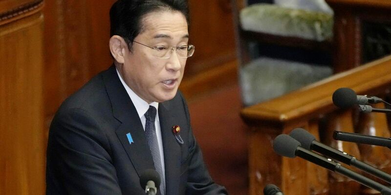 Ministerpräsident Fumio Kishida wird das Kabinett umbesetzen. - Foto: -/Kyodo News/AP/dpa