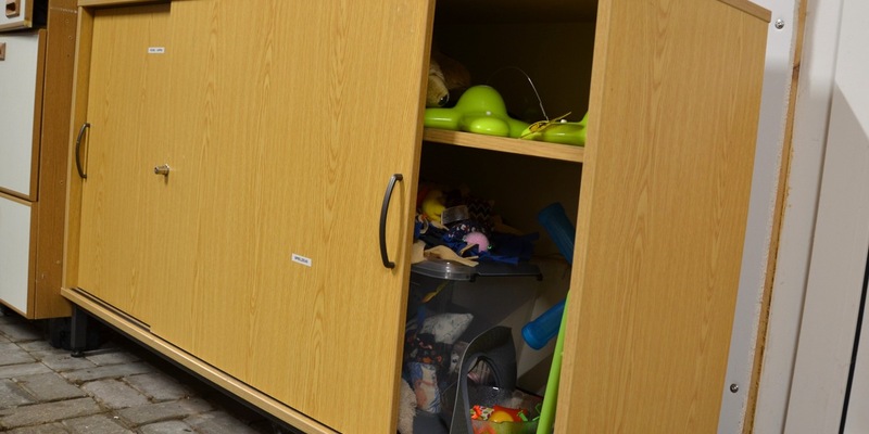 BPOL-CUX: Bundespolizei spendet Büromöbel an lokale Organisationen - Foto: presseportal.de