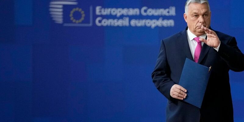 Ungarns Ministerpräsident Viktor Orban verhindert beim EU-Gipfel eine Einigung auf Finanzhilfen für die Ukraine. - Foto: Virginia Mayo/AP/dpa