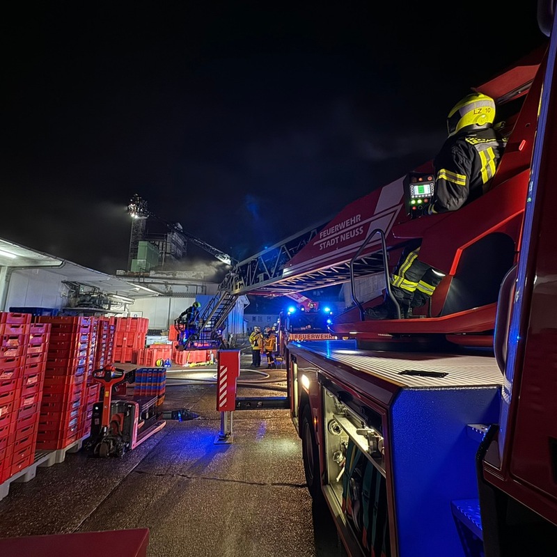 FW-NE: Brand in einer Fleischerei an der Büdericher Straße | Keine Verletzten - Foto: presseportal.de
