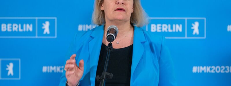 Nancy Faeser (SPD) hatte die Grenzkontrollen seit ihrer Einführung am 16. Oktober mehrfach für kürzere Zeiträume verlängert. - Foto: Christophe Gateau/dpa