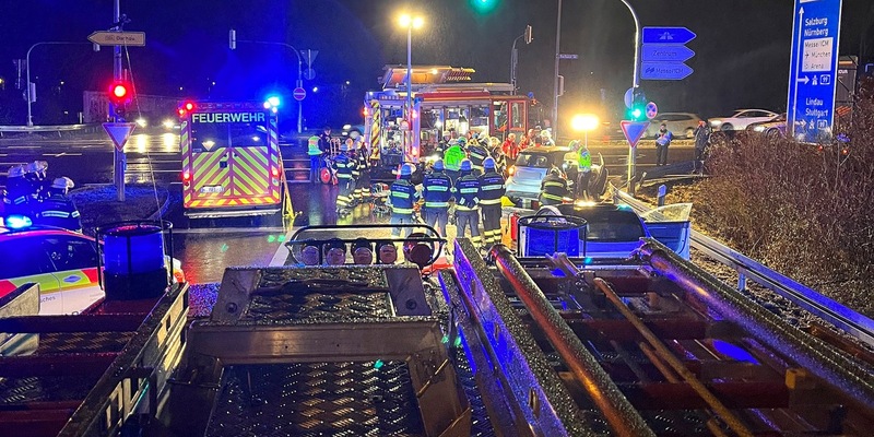 FW-M: Kleinwagenfahrer bei Verkehrsunfall verletzt (Ludwigsfeld) - Foto: presseportal.de