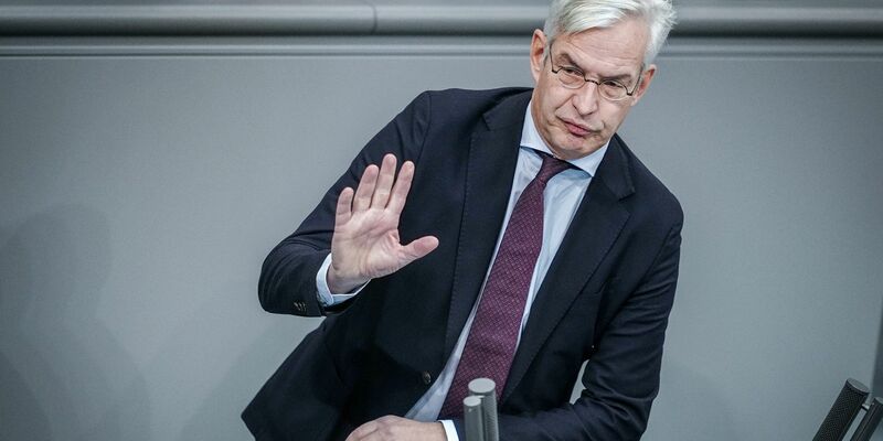 Unionsfraktionsvize Mathias Middelberg verweist darauf, dass sich auch SPD-Ministerpräsidenten für eine Rücknahme der Agrardiesel-Streichung ausgesprochen hätten. - Foto: Kay Nietfeld/dpa