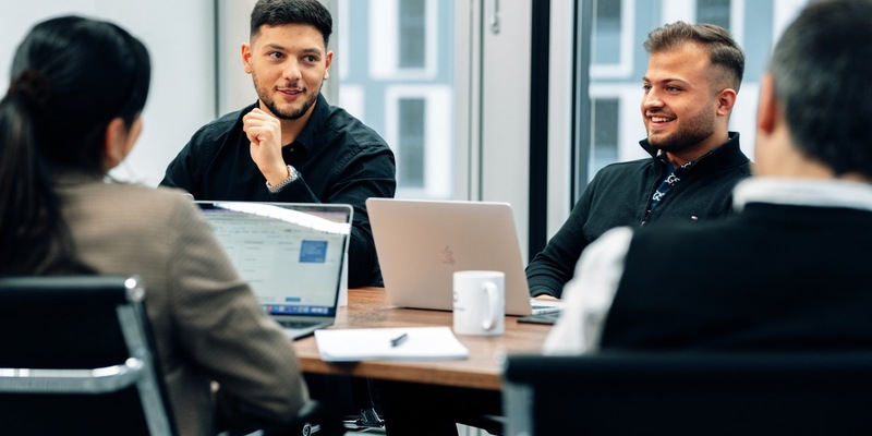 E-Commerce boomt: Wie Emre Girkin und Can Özkan 1,5 Millionen Euro Umsatz in 6 Monaten generierten - Foto: presseportal.de
