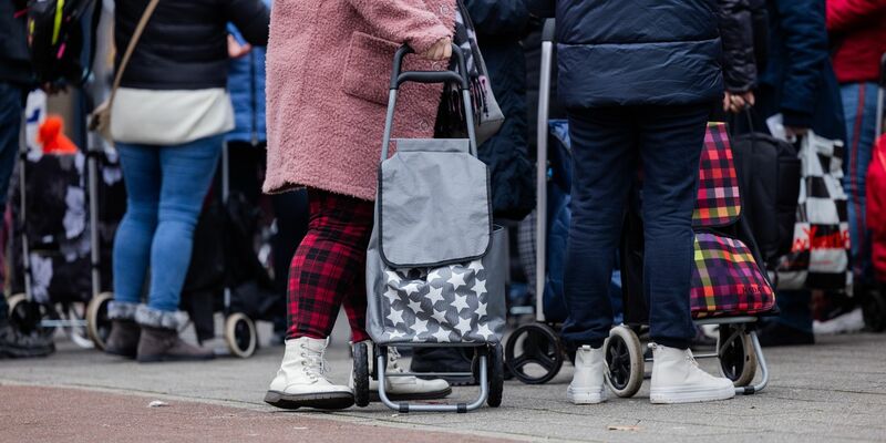 Menschen mit Migrationshintergrund haben laut einer Studie ein deutlich erhöhtes Armutsrisiko. - Foto: Rolf Vennenbernd/dpa
