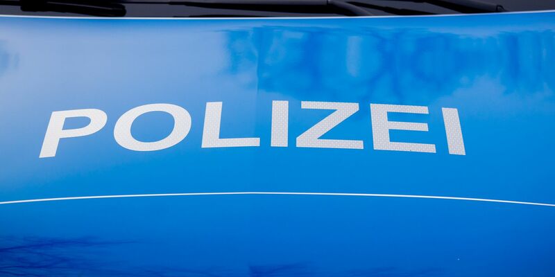 Die Polizei in NRW konnte einen flüchtenden LKW-Fahrer erst mit einer  Nagelkette stoppen (Symbolbild). - Foto: Christoph Soeder/dpa/Symbolbild
