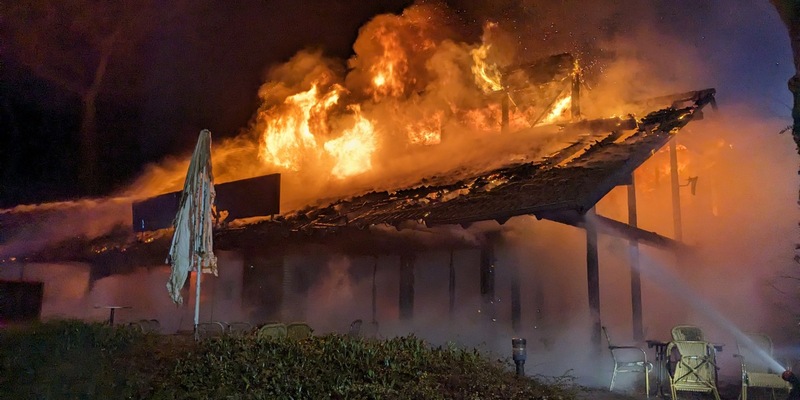FW-ROW: Sportlerheim des Rotenburger SV fällt Flammen zum Opfer - Foto: presseportal.de