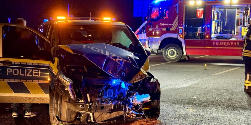 FW-EN: Verkehrsunfall zwischen Polizeifahrzeug und Linienbus - Foto: presseportal.de