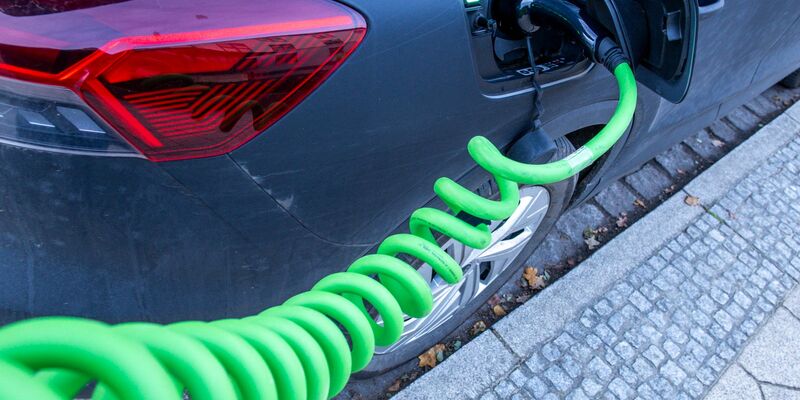 Die Förderung von Elektroautos läuft aus. - Foto: Jens Büttner/dpa