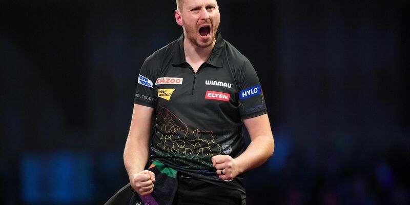 Emotionaler Moment: Florian Hempel feiert seinen Sieg gegen Dimitri van den Bergh. - Foto: Zac Goodwin/PA Wire/dpa